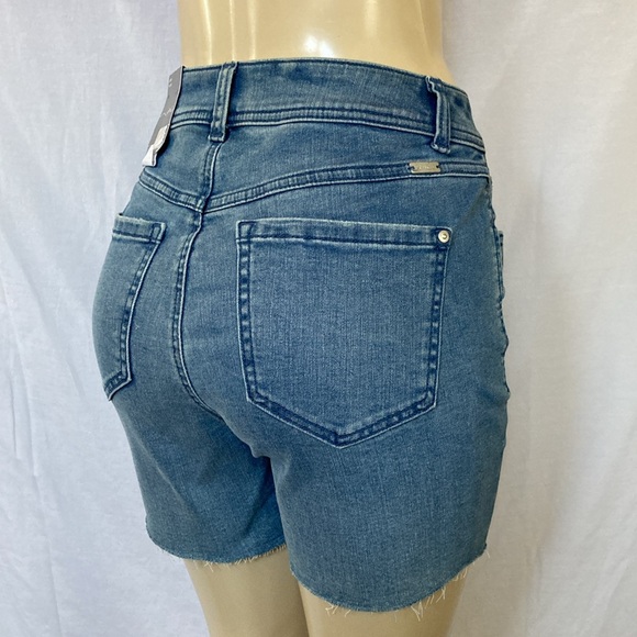 FINAL PRICE-I.N.C International Concepts Curvy Light Shorts Size 6 Fray Hem NWT - Picture 2 of 7